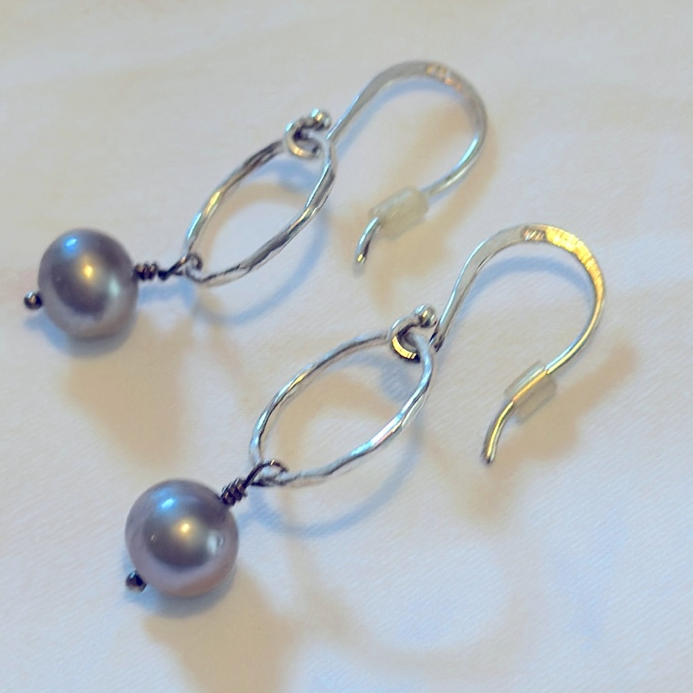 Vintage sterling silver stamped dangle earrings with gray freshwater pearl